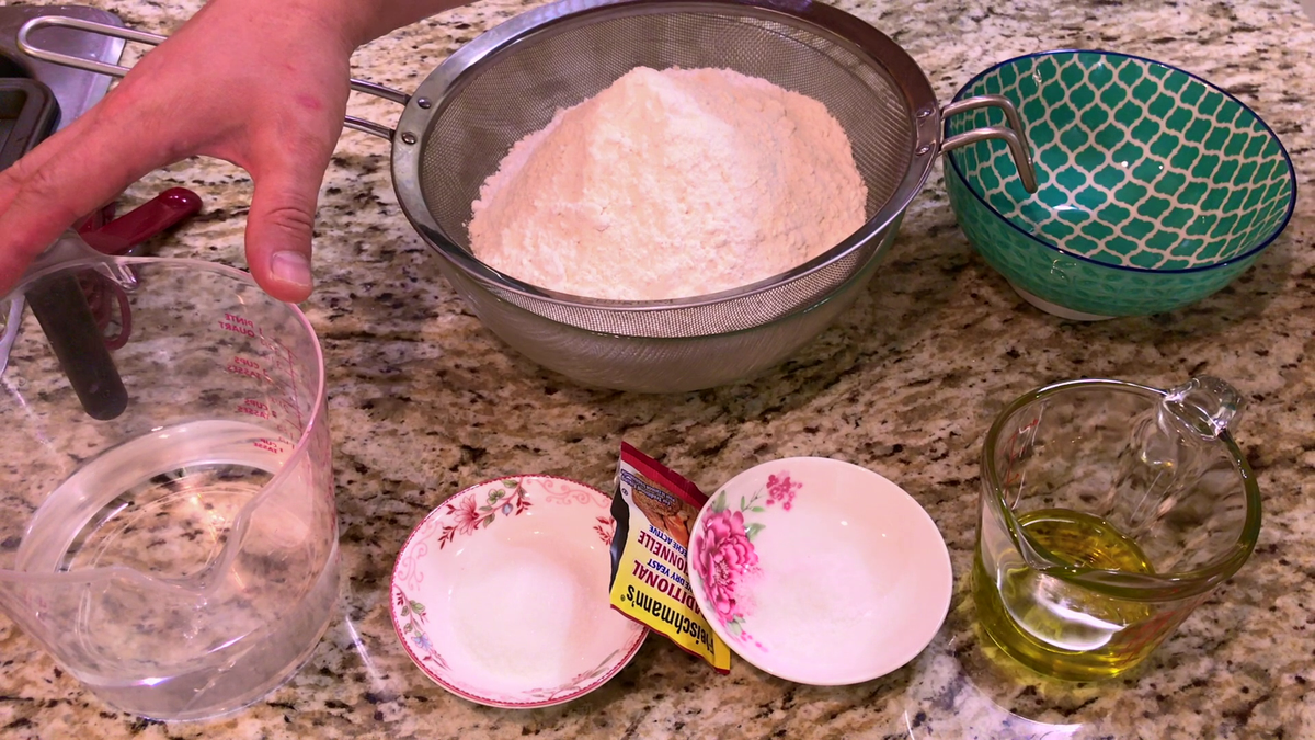 Как сделать дрожжевое тесто для пиццы