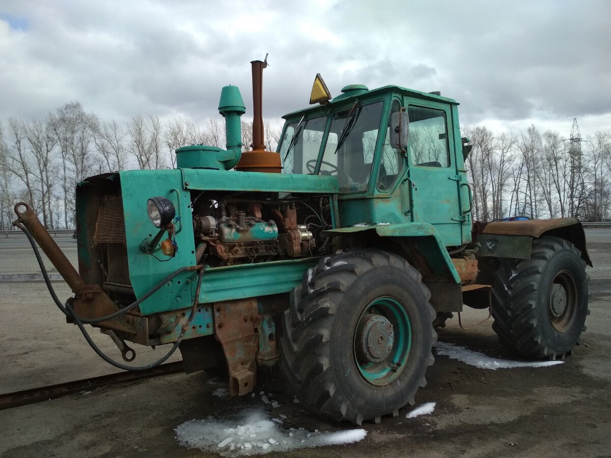 На старых Т-150к меняют дизельный двигатель СМД-62 на ЯМЗ-236. Есть ли от  этого заметные улучшения в работе трактора | Авторемонт и техника | Дзен