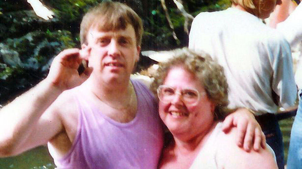                                    Причина в том, что раньше Бренда была тещей Клайва.