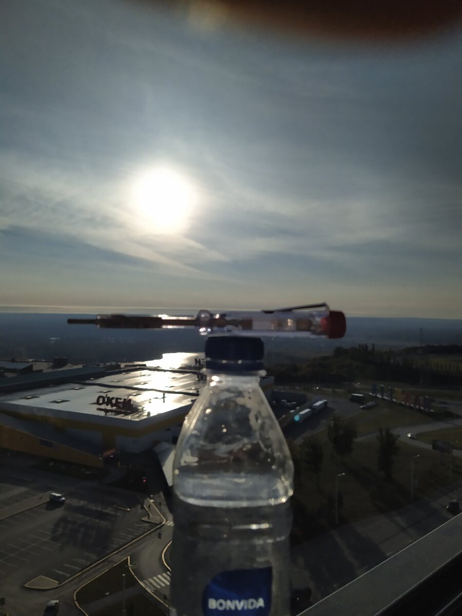 Отвертка на фоне восходящего солнца.