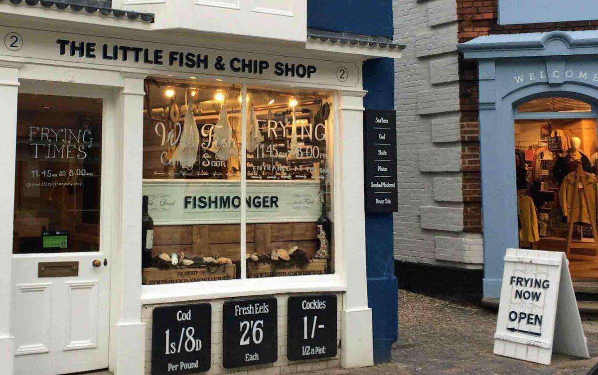 "Чиппи" (на современном британском сленге — магазин рыбы и чипсов).