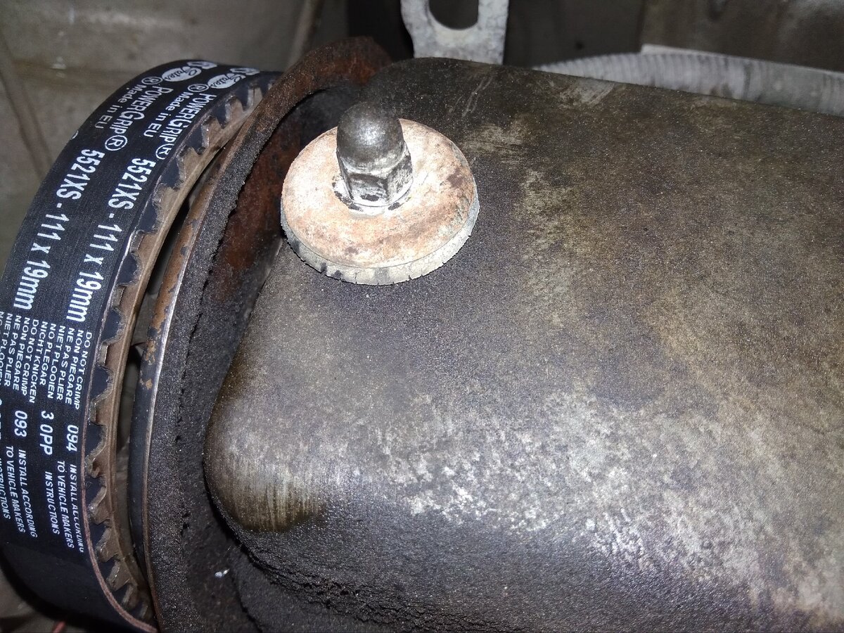 "Грибки" засохли, растрескались и пропускают масло.