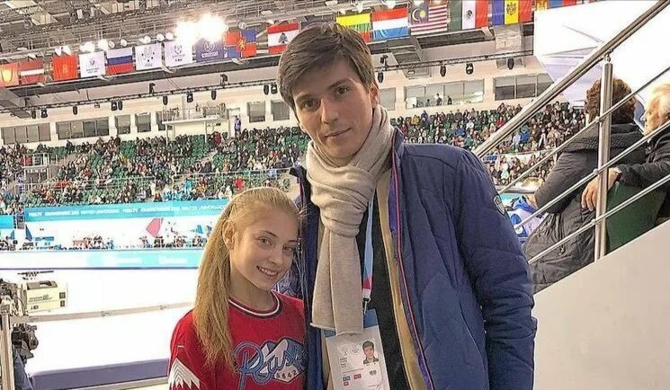 Вот эта фотография — нормальная. Другая — нет 
