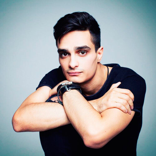 Актер Виктор Степанян