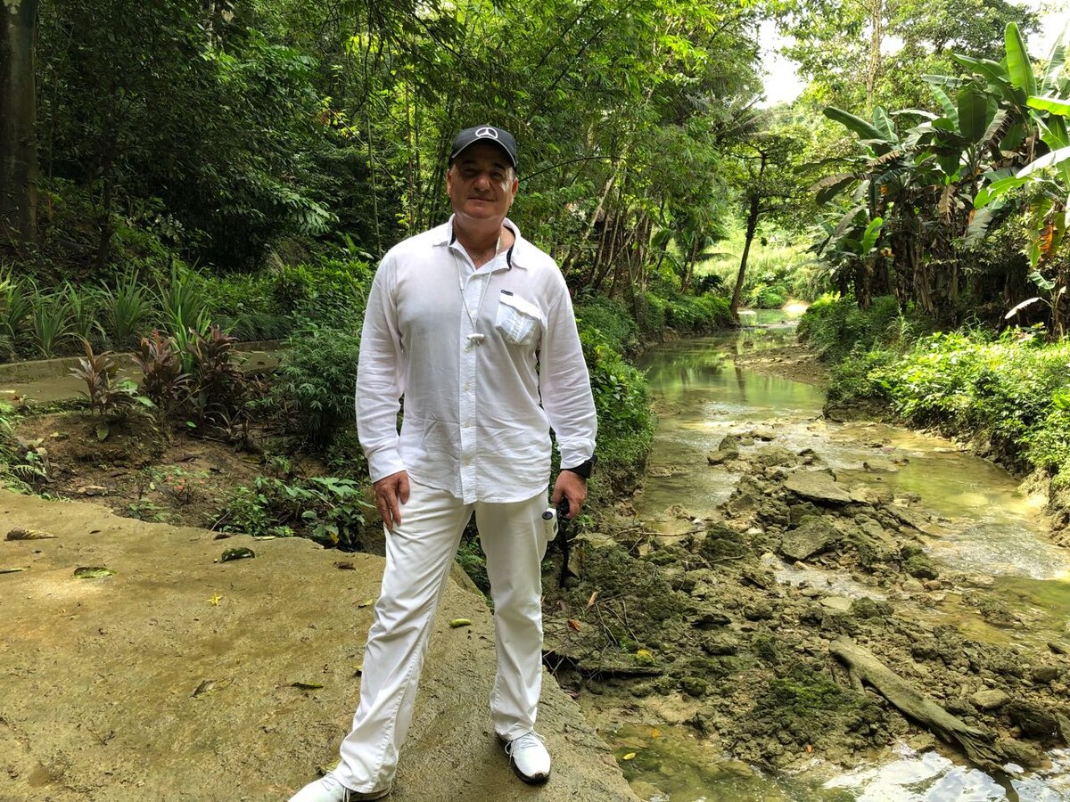 Рушель Блаво - "И снова я забегаю вперед — для того, чтобы сказать вам, что на все вопросы, которые мы задали дедушке Вахромею после того, как он рассказал легенду о древнем Беловодье и пралюдях, населявших его, мы нашли ответы в нашей экспедиции. Отчасти вы найдете их этой статье, в основном же — в следующей, посвященной нашим экспедиционным приключениям. Сейчас же я возвращаюсь к нашей первой экспедиционной находке.