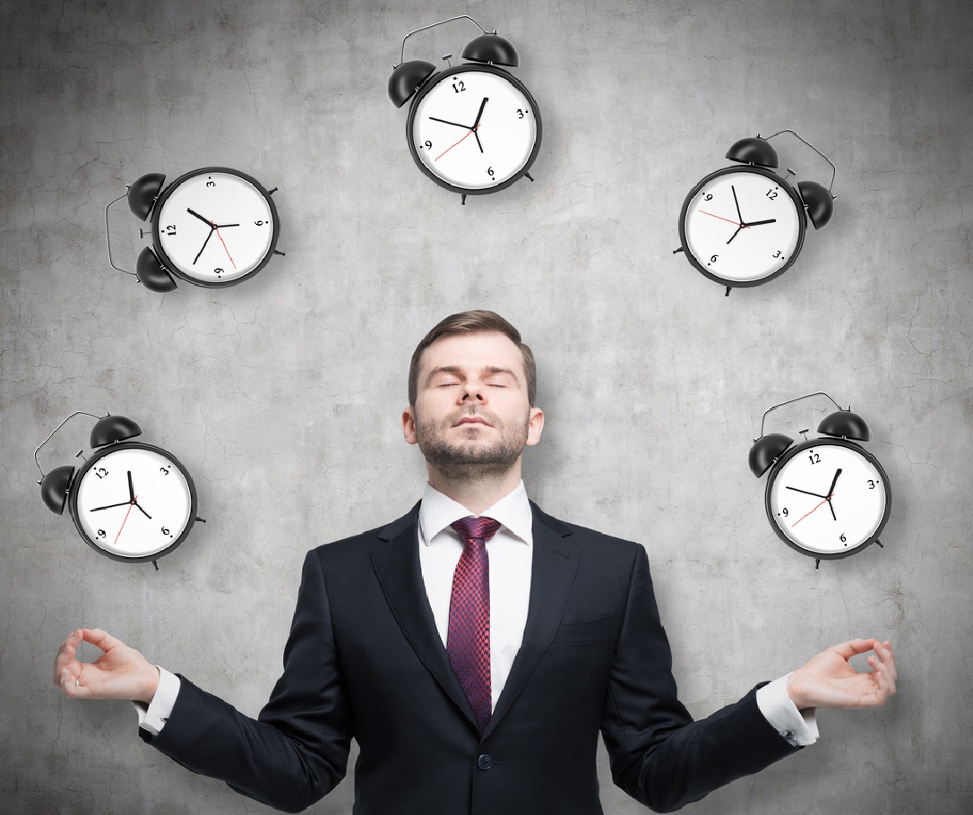 Чем является управление временем. Тайм-менеджмент. Человек с часами. Эффективный тайм менеджмент. Искусство управления временем.