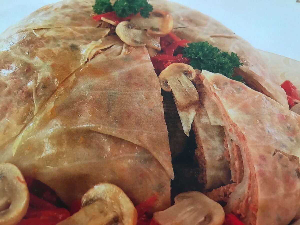 Посыпьте зеленью , подавайте со сметаной или майонезов !                                