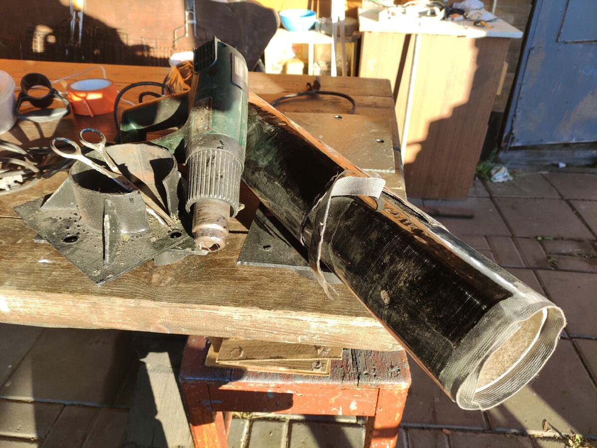 Нужны ножницы, оголовки, гидроизоляция для пола, строительный фен.