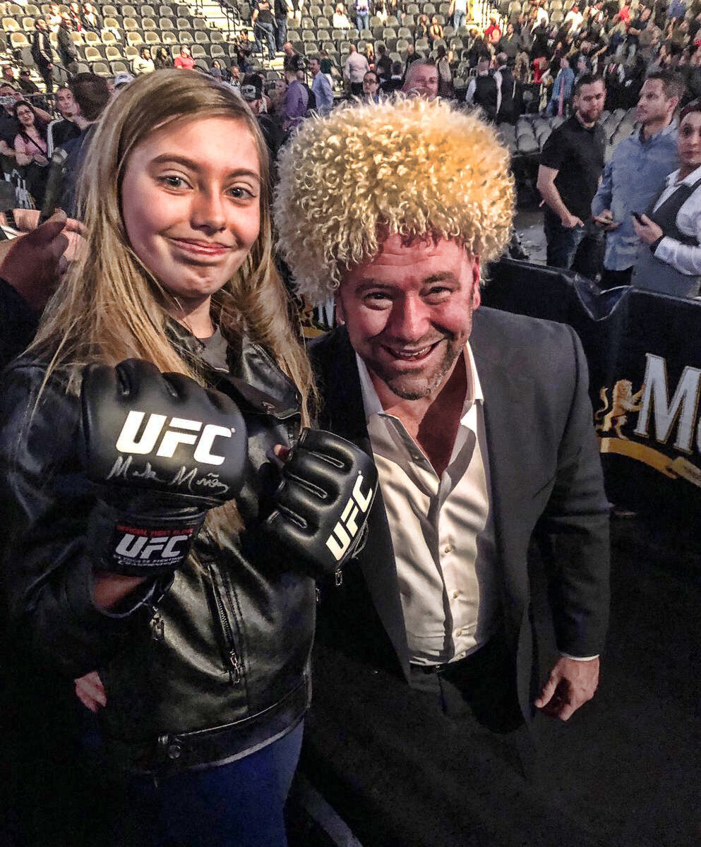 Дана Вайт в папахе и "Мини Хабиб" | фото https://www.instagram.com/mini_khabib