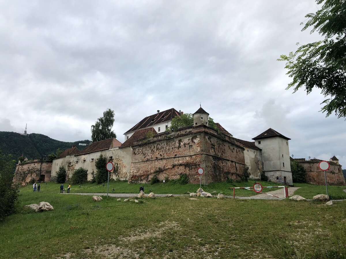 Старинная крепость Брашова, основанная в XVI веке 