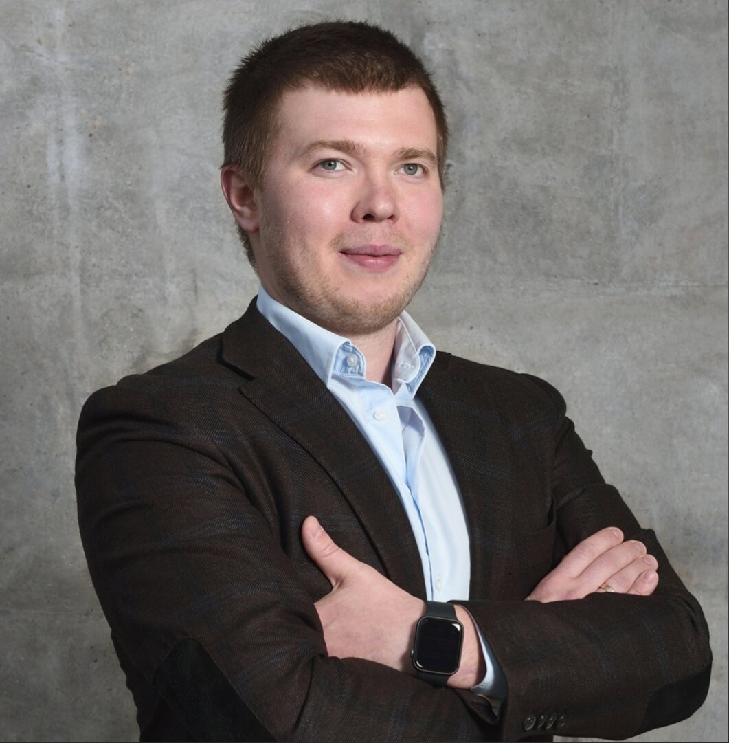 

Павел Гужиков, основатель сервиса по поиску работы Worki и CEO финтех-стартапа «Деньги Вперед», рассказал «БГ» о том, что финтех, совместно с командой Bongo R&D, уже предлагали такой формат государственным органам в 2017 и повторно в 2019 году.

«ЦР — это движение вперед, открывающее новые возможности не только для бизнесменов, но и для рядового пользователя. Для России — это, несомненно, правильное направление трансформации финансового капитала. Цифровая валюта, привязанная к рублю, при поддержке государства позволит регулировать объем денег в экономике и обеспечит возможность легкого ввода дополнительных денежных средств.