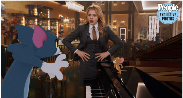 История посвящена сотруднице престижного отеля Кайла (Хлоя Морец) пытается разобраться с мышонком Джерри, который рискует нарушить ход дорогой свадьбы. Поэтому она принимает решение нанять уличного кота по кличке Тома. 
Премьера фильма намечена на 4 марта 2021 года, однако пока неизвестно, выйдет ли он в обозначенную дату.