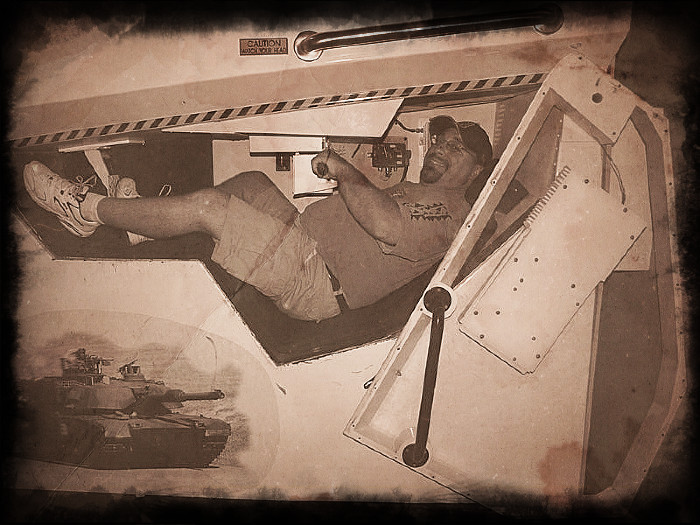 Перископ танка. Абрамс Мехвод. M1 Abrams Мехвод. Танк Абрамс место механика-водителя. Механик водитель танка Абрамс.