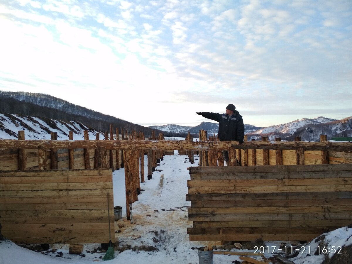 Главный проектировщик Андре - позирует)