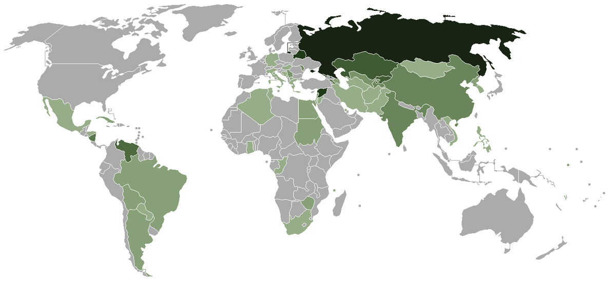 Чем темнее зелёный цвет, тем больше лояльности к России. Самый тёмный цвет – Россия. 