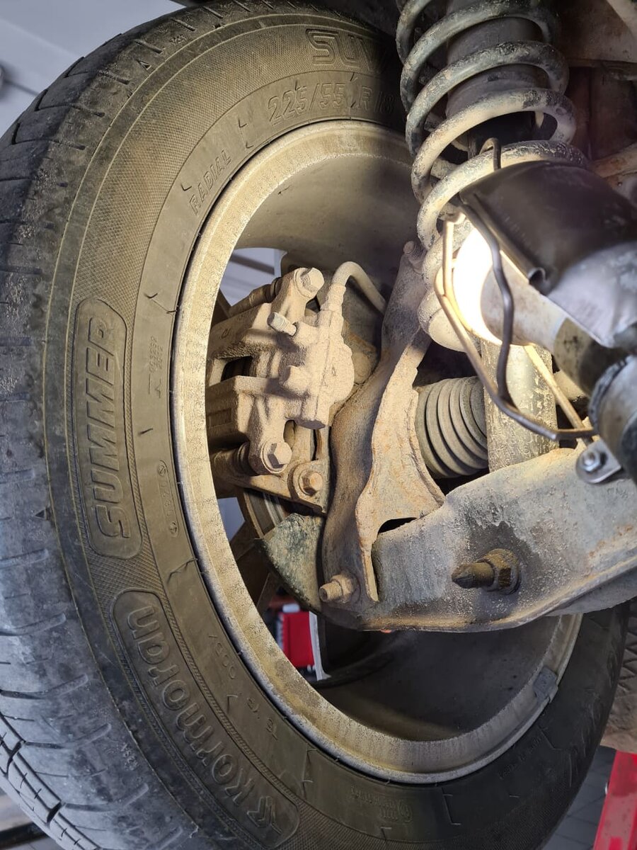 Сузуки эвери скрип подвески. Сильный скрип. Скрип. Сильный скрип. Hyundai tucson 2008 подвеска.