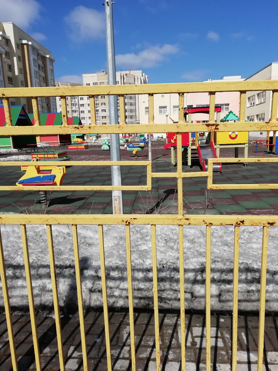 Садик, нам туда пока нельзя. Фото аавтора.