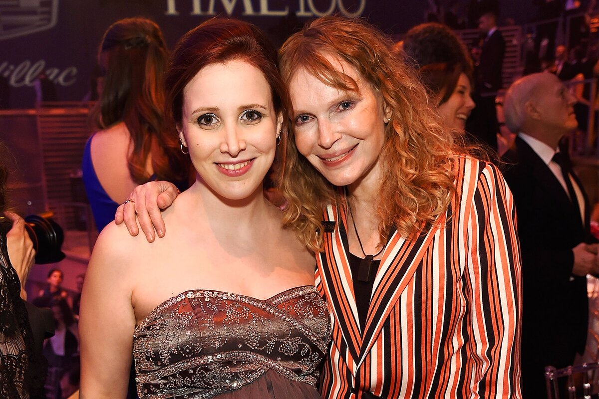 Дилан Фэрроу и Миа Фэрроу. Источник фото: vanityfair.com