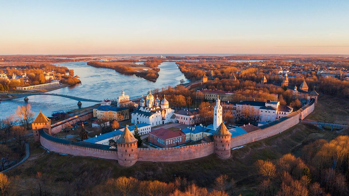 ТОП-35 Достопримечательности Великого Новгорода и окрестностей: что  посмотреть за 1, 2, 3 дня самостоятельно, куда сходить, фото с описанием |  Достопримечательности Мира – Top7Travel.ru | Дзен