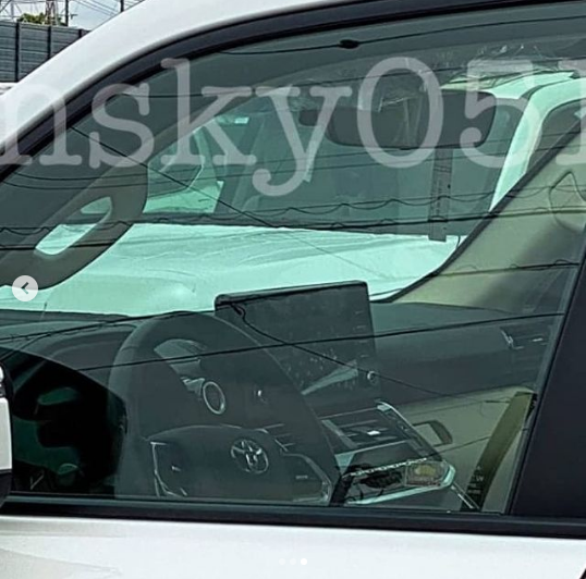 Салон нового Toyota Land Cruiser 300