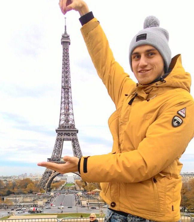 Это я в Париже:) 