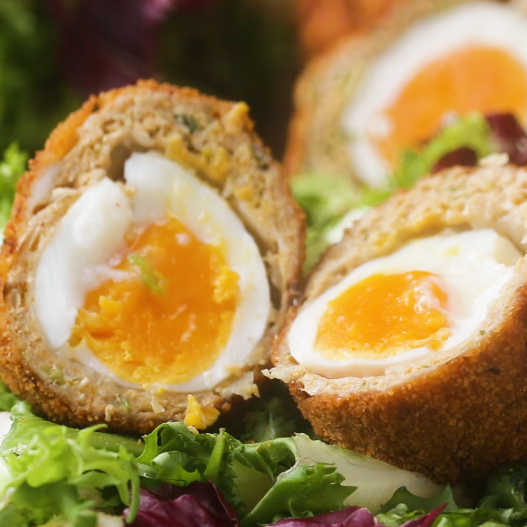 Scotch egg. Яйцо по-шотландски. Блюдо яйца по шотландски. Мясные яйца по-шотландски. Шотландское яйцо.