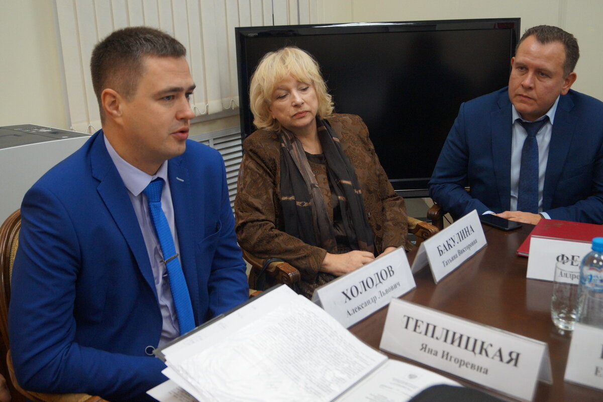 Собственно герой сегодняшнего текста. Почему то фото на лоне природы не нашел, видимо, стесняется человек...