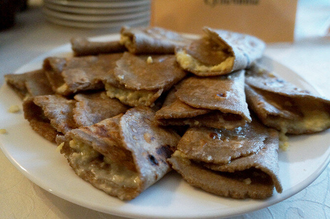 Фото: https://img01.rl0.ru/fec3683a422b420b4a327e134f449189/670x-/editor.eda.ru/uploads/0/d6/0d604bb1927e41879444988d6570816d.jpg