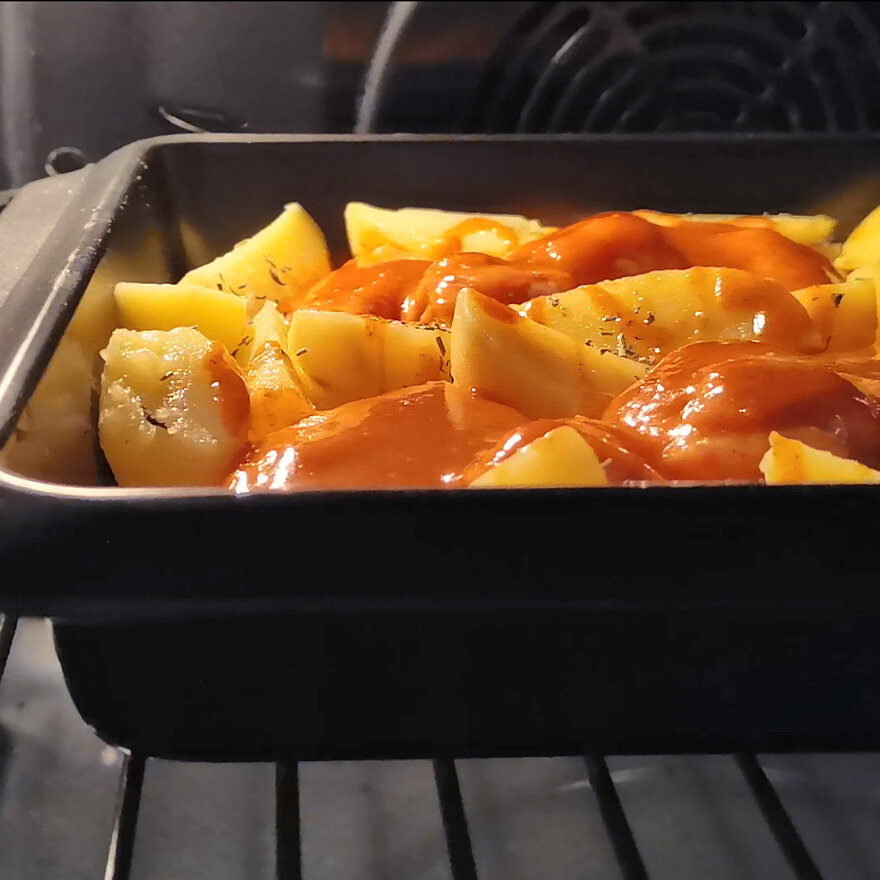 Куриные крылышки у меня получаются сочные, с румяной корочкой. Показываю, как я их готовлю с картошкой в духовке