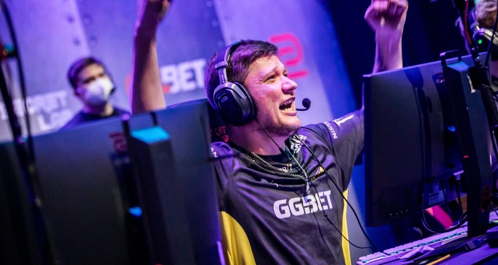 О том, что s1mple стал лучшим игроком 2021 года в CS:GO по версии HLTV, стало известно вечером 22 января. Рейтинг киберспортсмена составил 1,35. Вторую строчку занял француз Матье ZywOo Эрбо, а третью — босниец Никола NiKo Ковач. Ознакомиться с полным рейтингом можно в материале.