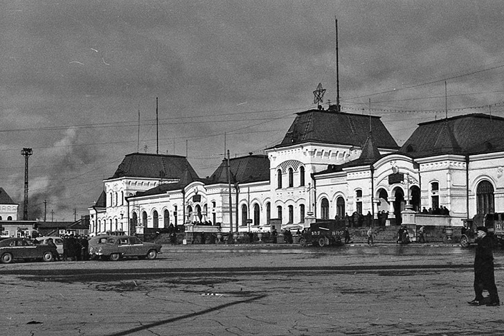 Таким увидел Гайдар хабаровский вокзал. Потом его еще не раз перестроят