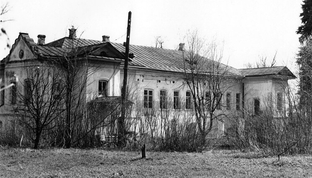 Построенная в первой половине XVIII, она непрестанно принимала известных гостей – среди них императрица Екатерина II