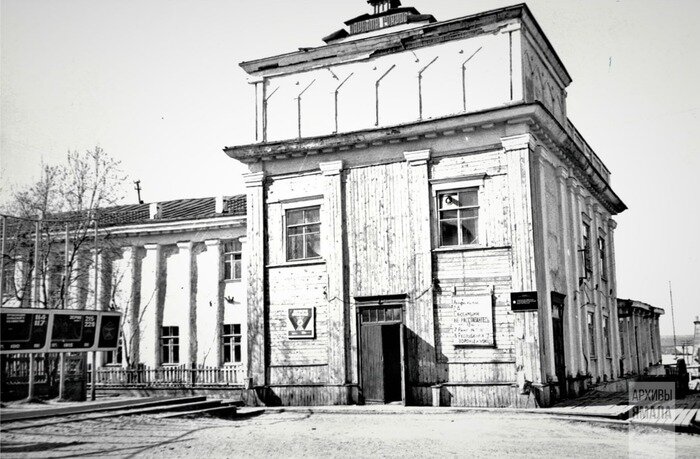 Фото:Здание окружного Дома культуры народов Севера 1980 годЯмал. офи