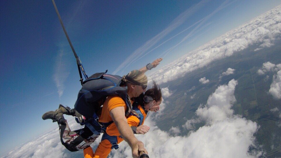 За несколько лет до диагноза я решилась на то, о чем давно мечтала - прыгнула с парашютом. Эмоции были запредельные. Так вот сейчас, когда я успешно закончила основное лечение, у меня примерно такие эмоции почти каждый день😁