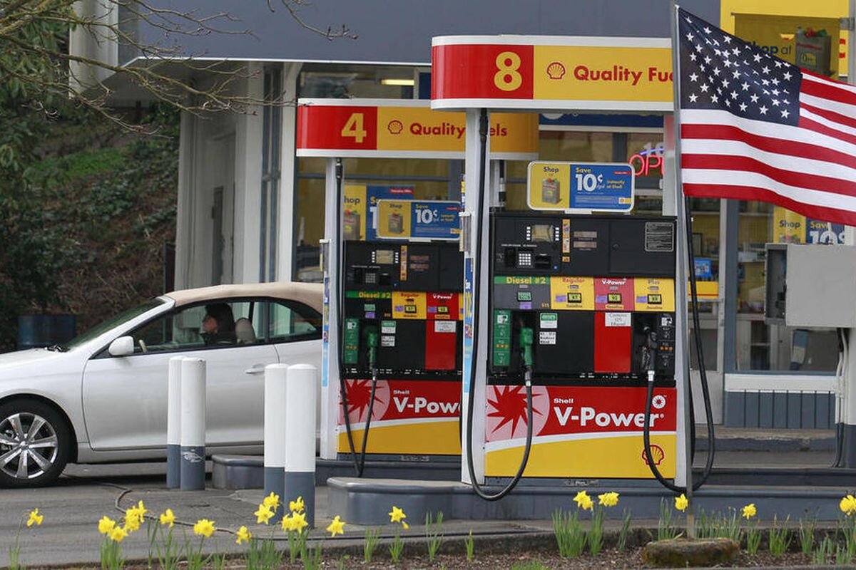 Бензин на автозаправках в США: исторический максимум, достигнув $4,81 за один галлон