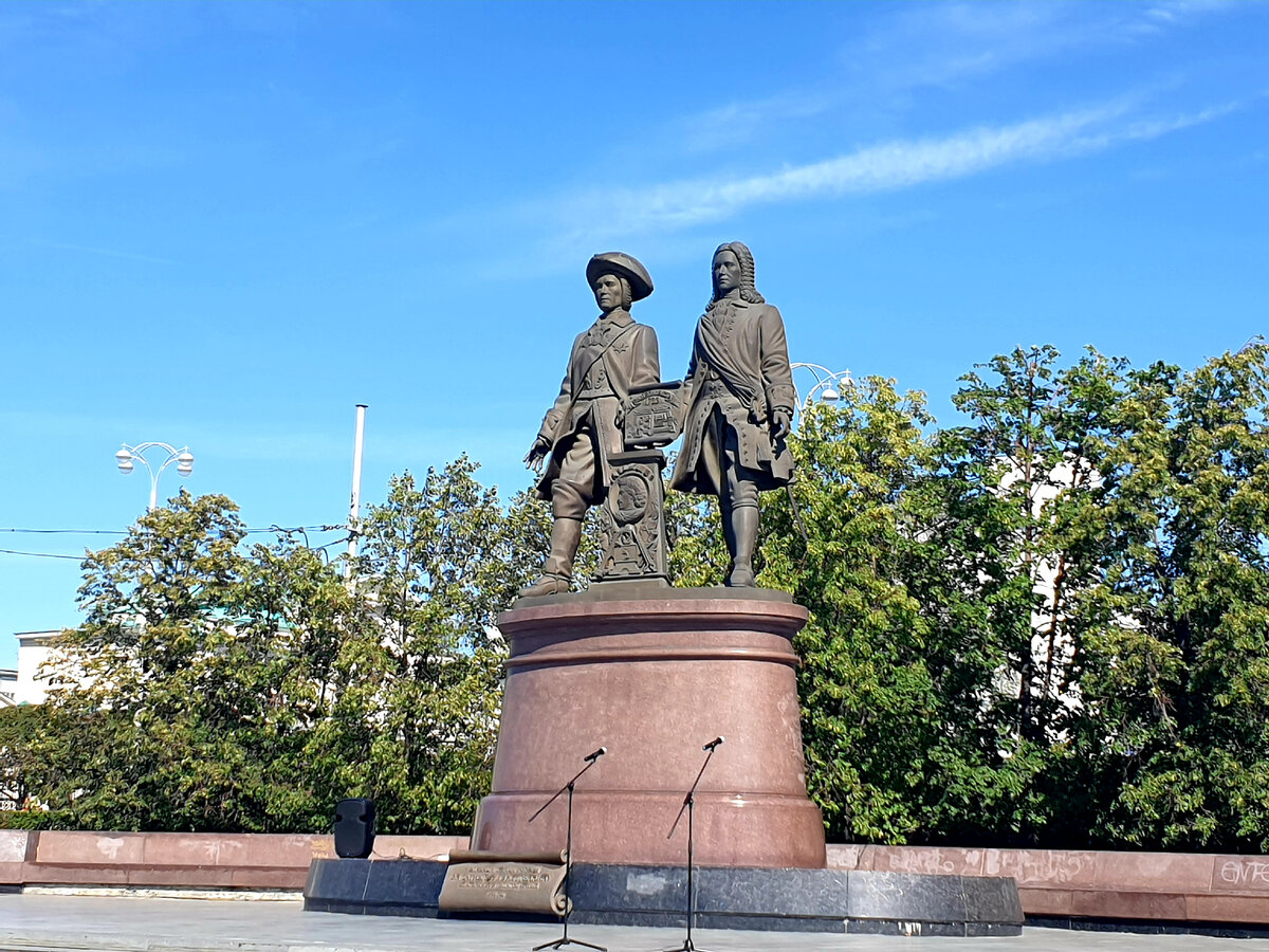 По Красной Линии Екатеринбурга с гидом - историком" - цена 7 000 ₽, отзывы, расп