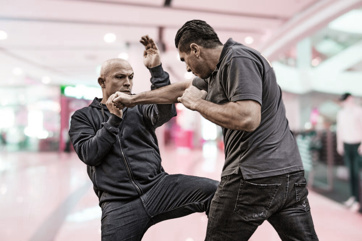     Десятки фанатов ММА устроили драку в московском ТЦ: причина оказалась неожиданной