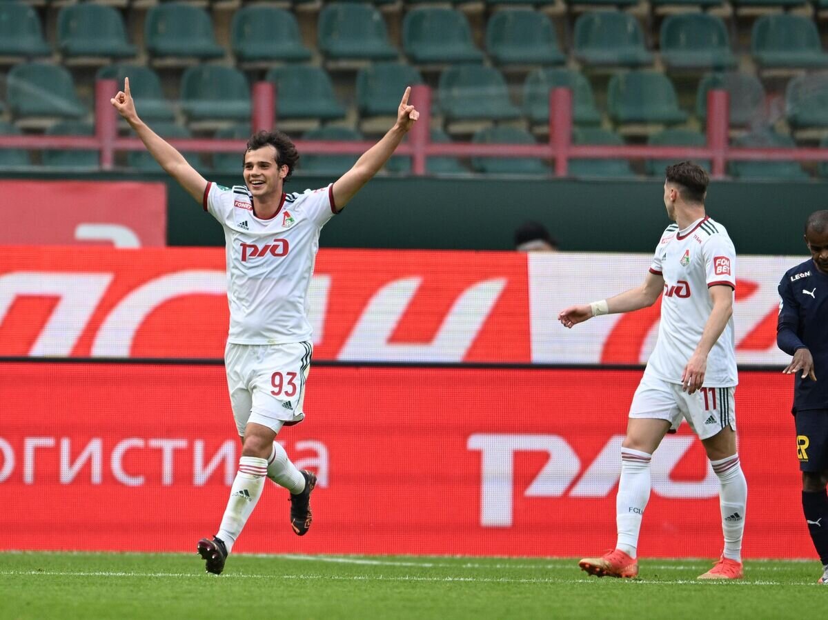    Полузащитник "Локомотива" Артём Карпукас в матче РПЛ© РИА Новости / Павел Бедняков