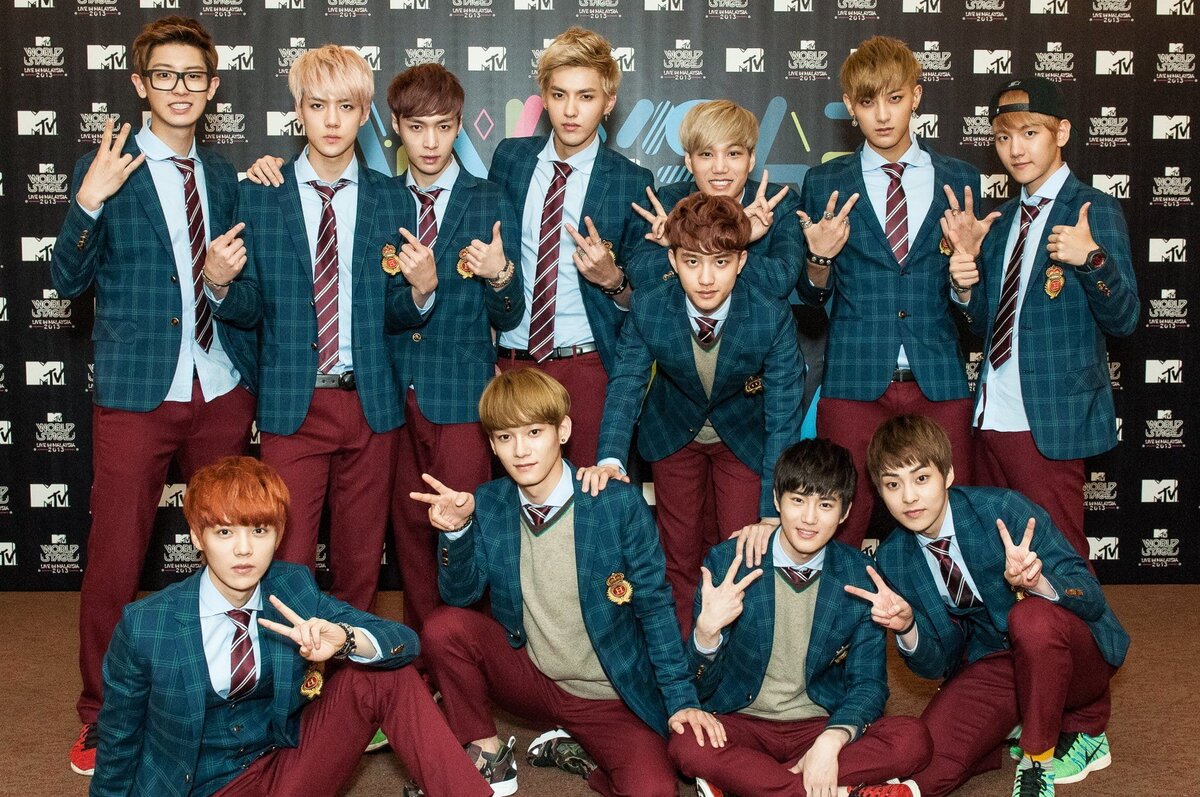 Группа EXO, 2013