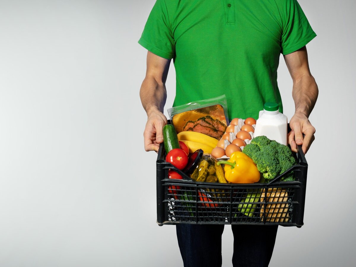 Интернет заказы вакансии. Сбермаркет сборщик комплектовщик заказов. Сбермаркет сборщик. Сборщик заказов сбермаркет. Работники склада иллюстрация.