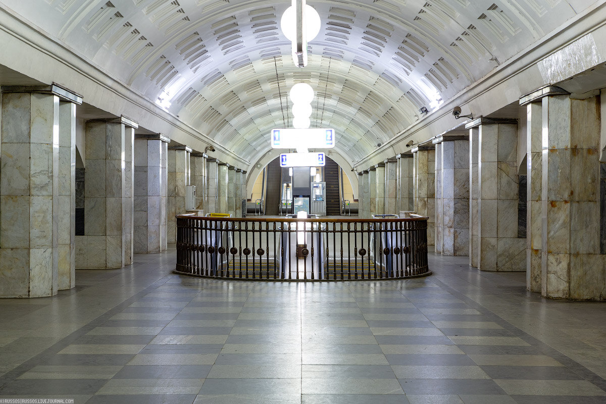 Станция охотный ряд москва. Станция метро Охотный ряд. Вестибюль станции Охотный ряд. Московский метрополитен станция Охотный ряд. Вестибюль станции метро Охотный ряд.