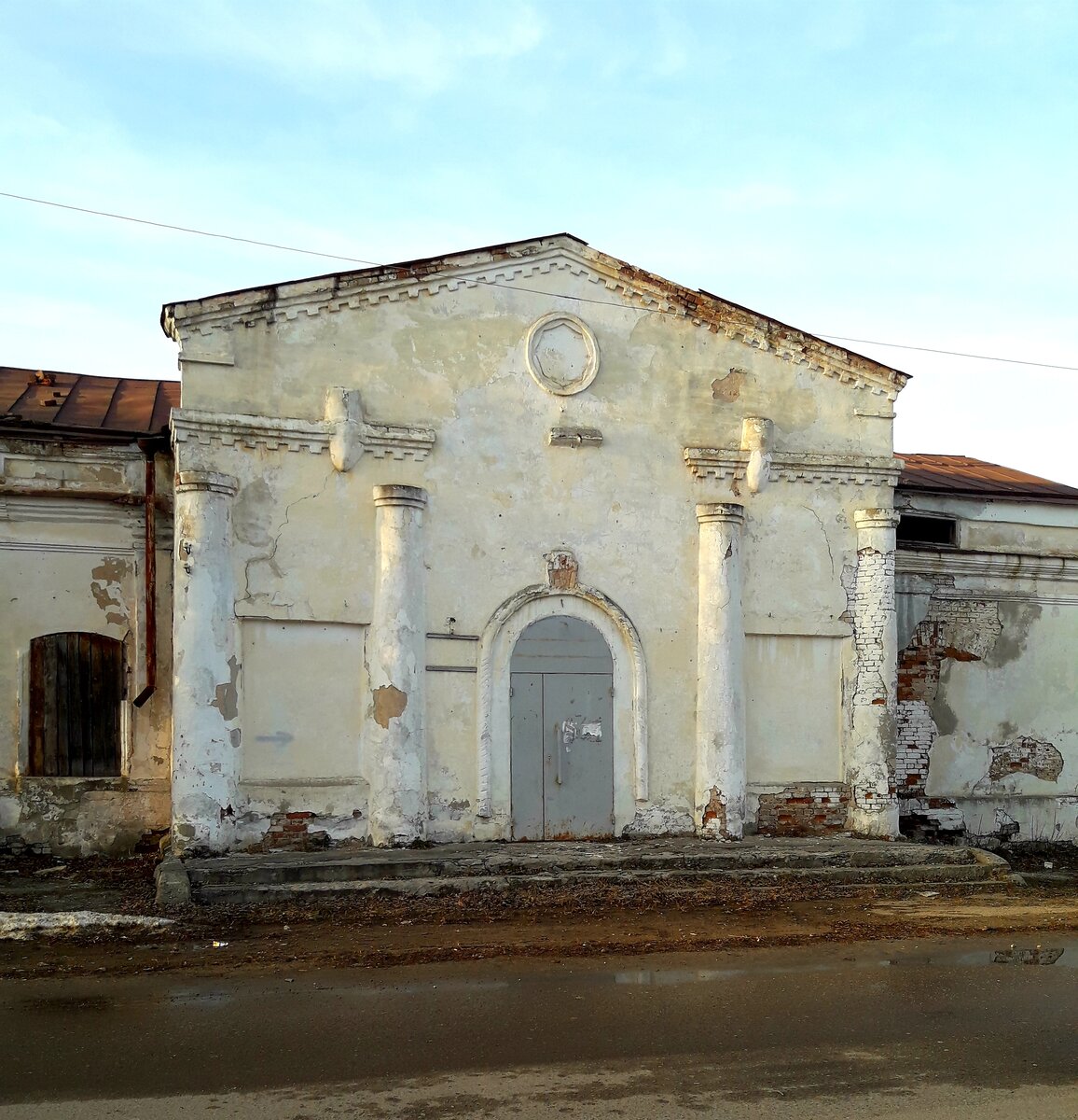 Главный вход в кинотеатр