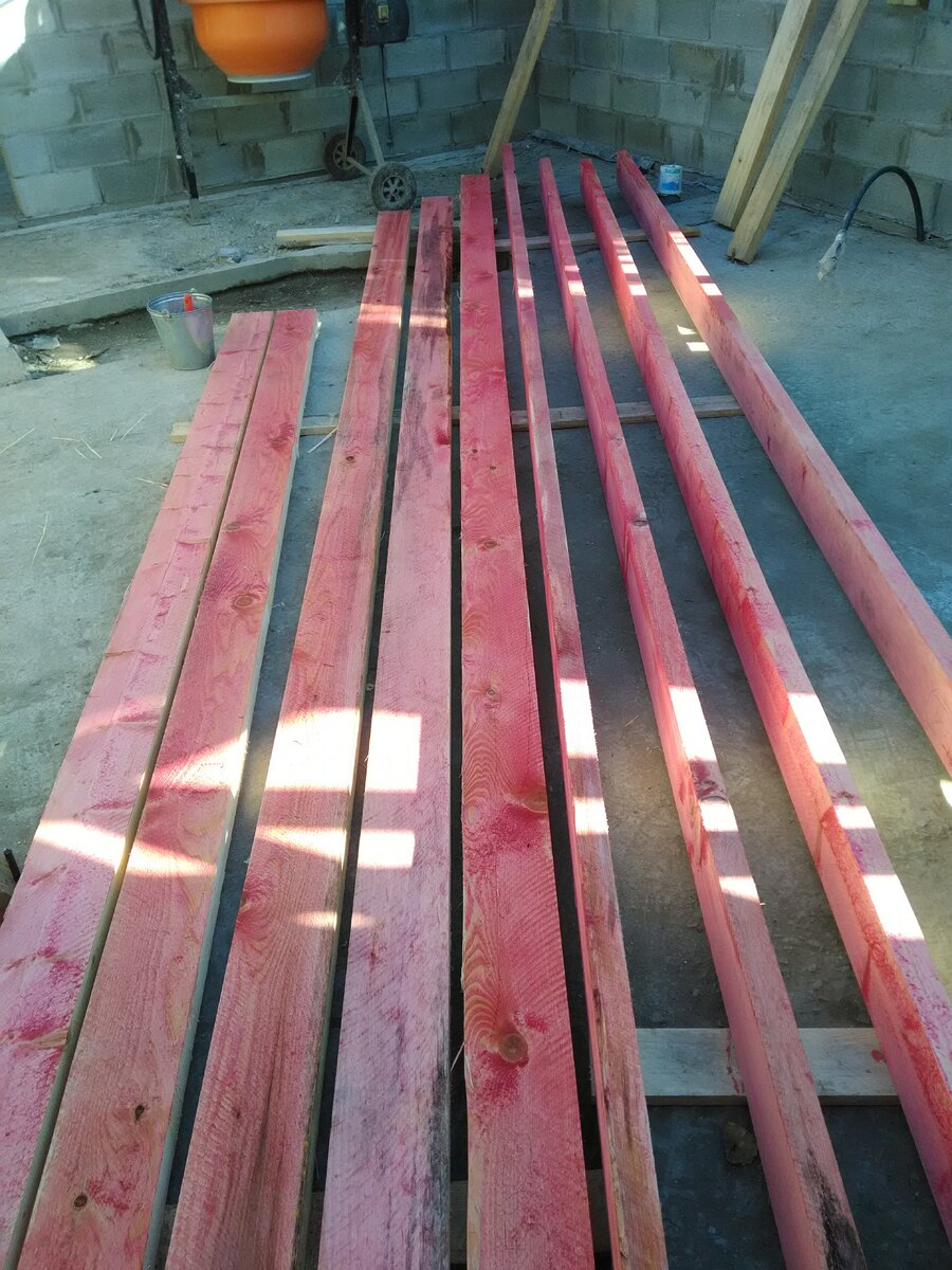 Обрабатывал огне-биозащитой в 2 слоя