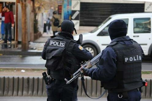 Полицейские в Турции . Фото Mahmut Bozarslan c сайта Wikipedia.org