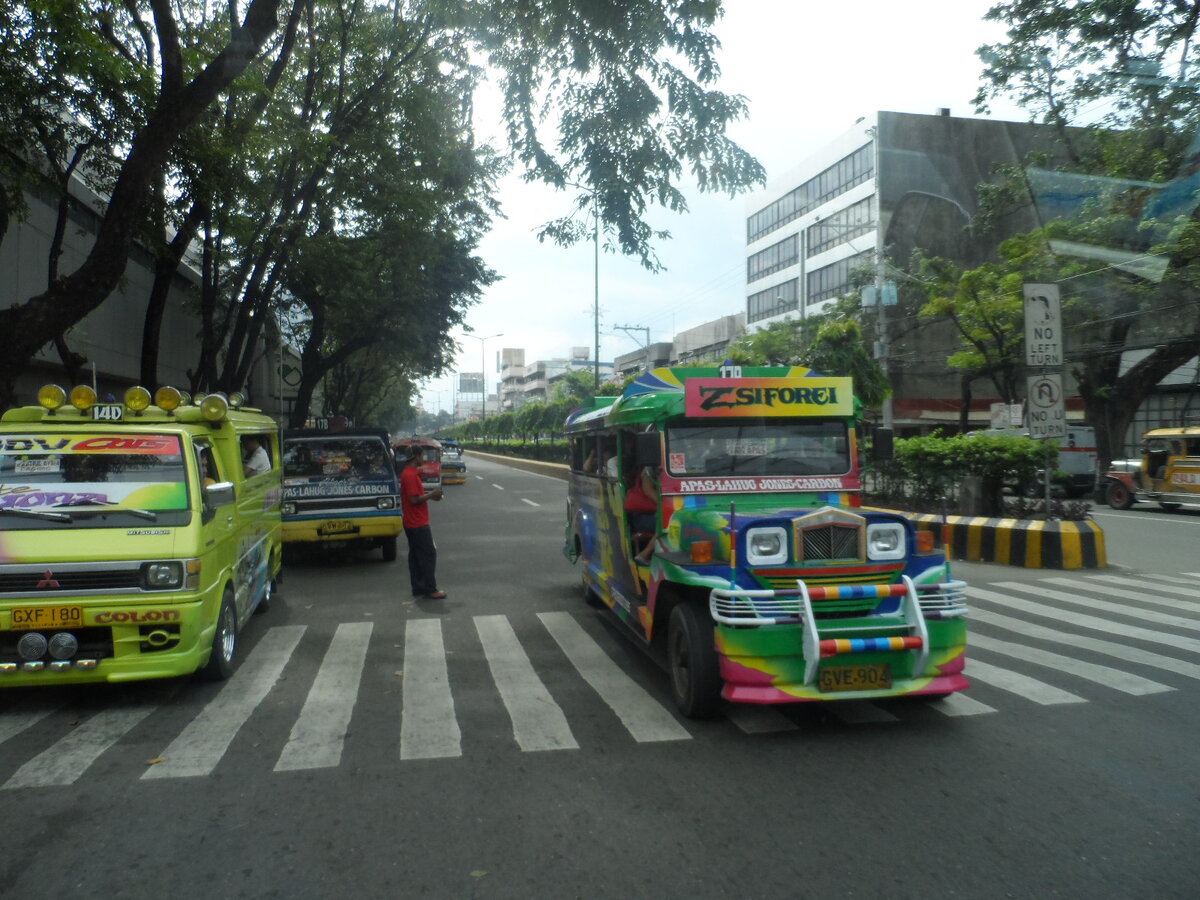 Общественный транспорт в Маниле — "джипни"