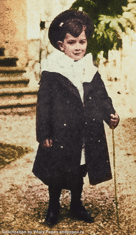 Уникальная фотокарточка из детства Сальвадора Дали 