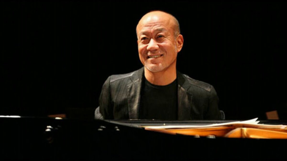 Joe Hisaishi, на одном из своих концертов в Японии.
