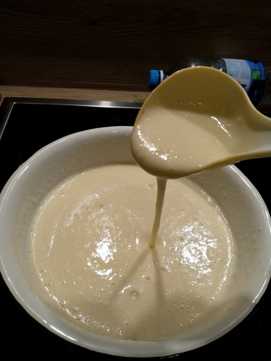 Блинное тесто. Жидкие блинчики. Блинное тесто на молоке. Блины на молоке с дырочками. Блинное тесто на молоке.