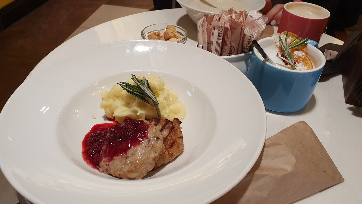 Зачем они делают такие тарелки?