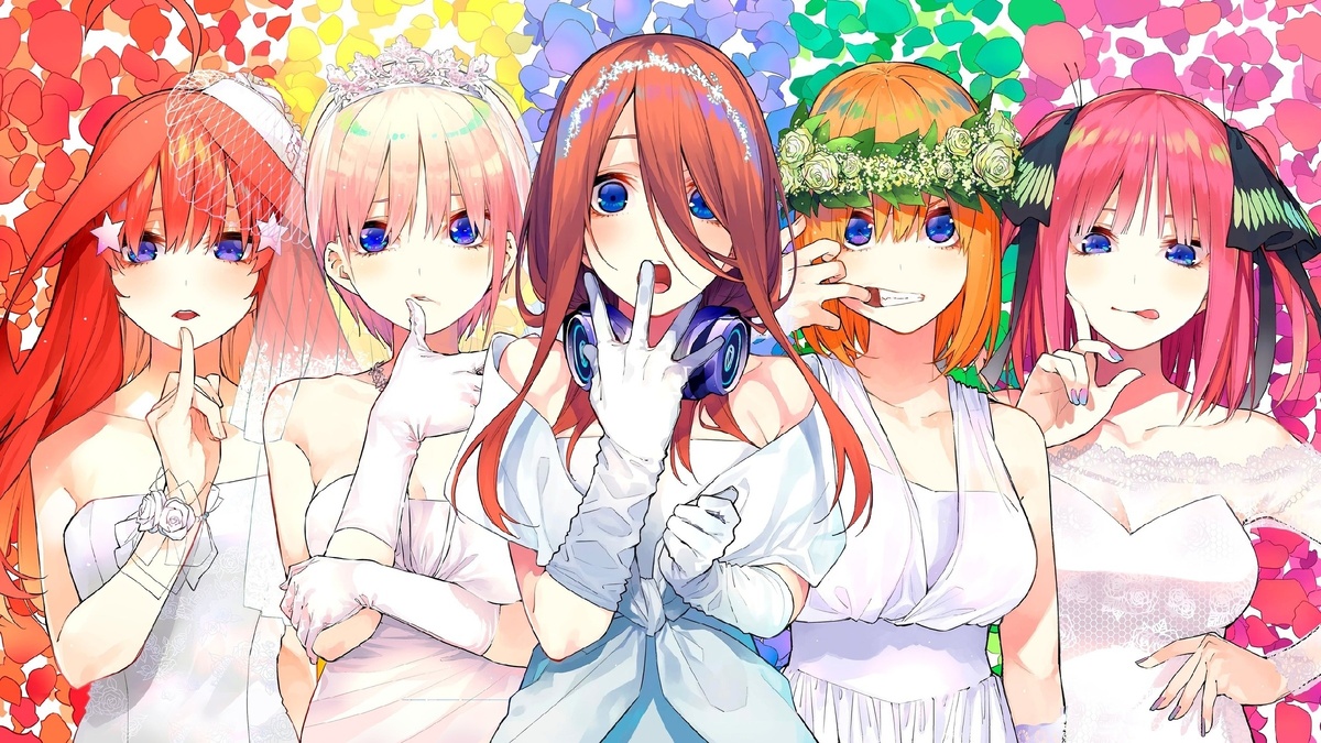 Несколько занятных фактов по аниме «Go-Toubun no Hanayome» (5 невест).   
Из недавнего интервью с режиссером и продюсером: 
 
- Права на сериал приобрели еще в 2017 (через 2 месяца после начала манги); 
- При создании раскадровок под аниме режиссер хотел использовать большую часть панелей из манги 1 в 1, но из-за издержек, которых требует любая дополнительная минута анимации (около 2 млн. йен) многое пришлось резать; 
- Автор манги наложил вето на панцушоты. При этом режиссер полностью разделил данную позицию, понимая, что такой фансервис в сериале возможен, но экранизация прекрасно обойдется и без него; 
- Самыми важными, по мнению автора и режиссера, считались сцены с "игрой в близнецов" и "где сестры держатся за пальцы Футаро". И эти фрагменты требовалось "передать" максимально правильно. 
- Наиболее качественные и важные аспекты анимации в сериале исполнены ребятами из Shaft. Ключевой продюсер "Невест" лично общался на эту тему с руководителем студии и "просил его помочь чуть ли не на коленях"; 
- При подборе актрис на роли сестер, срезали порядка 80 сейю. 
 
От себя напомним, что финальная глава манги выйдет 19-го февраля. Второй сезон аниме предположительно стартует летом. 
 
#сканы | #Go_Toubun_no_Hanayome